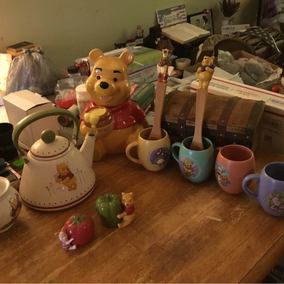 WINNIE THE POOH KITCHENWARE FROM DISNEY STORES - Picture 3 of 7